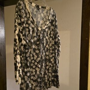 Black and White Floral Women's Top